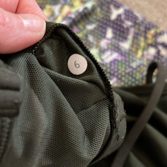 LULULEMON Power Y Tank Top Olive Green Purple Floral Multi Dot Women’s Size 6 - Picture 7 of 8